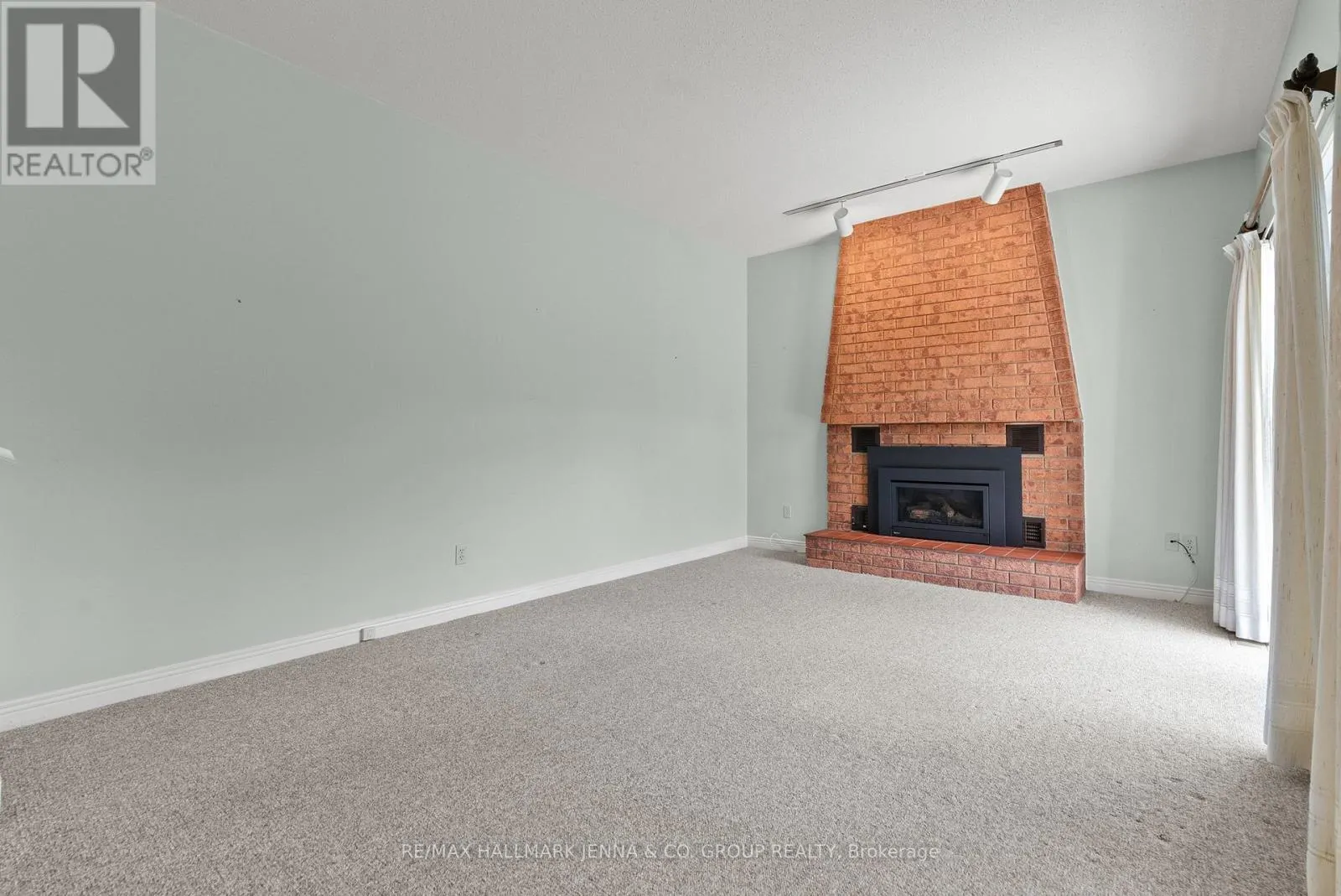 28 PINE BLUFF TRAIL