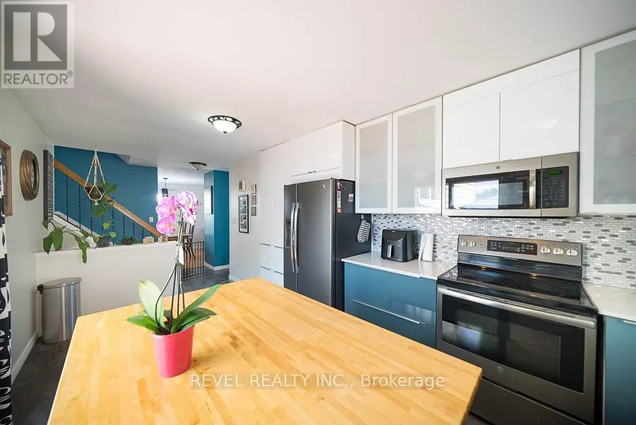 432 MANITOBA ROAD