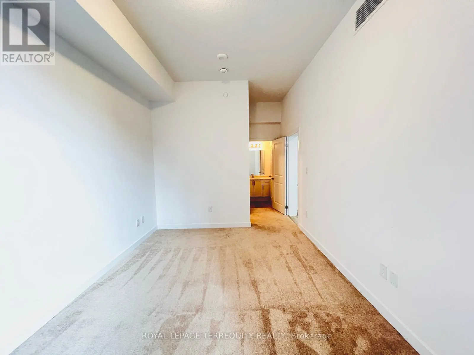 117 - 470 DUNDAS STREET E