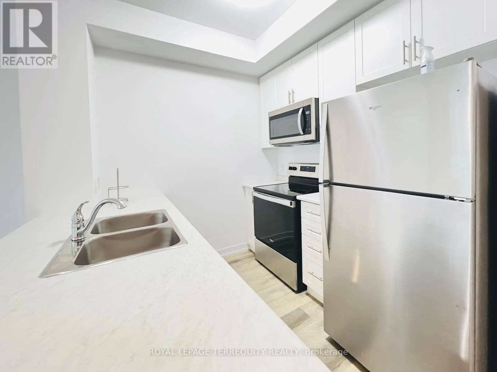 117 - 470 DUNDAS STREET E