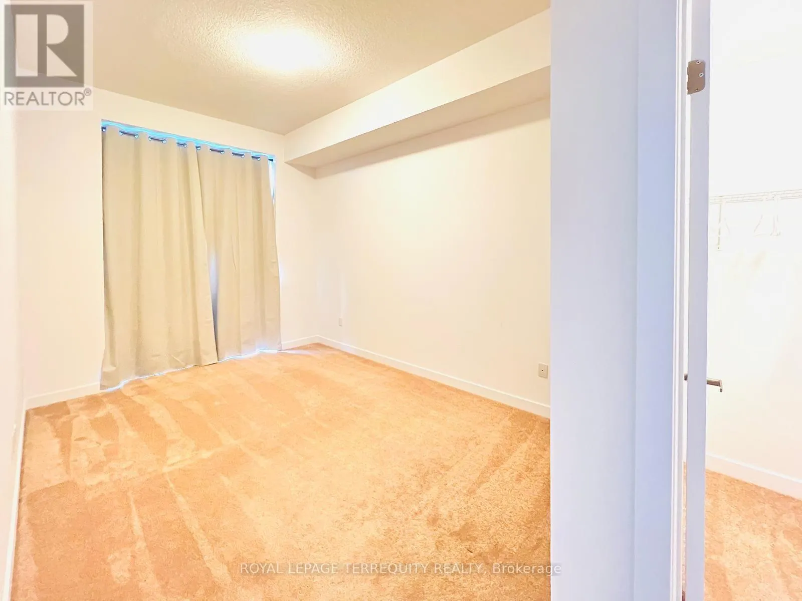 117 - 470 DUNDAS STREET E