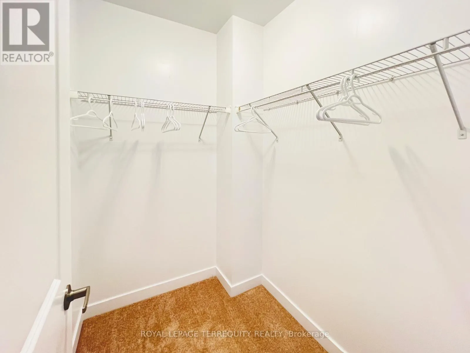 117 - 470 DUNDAS STREET E