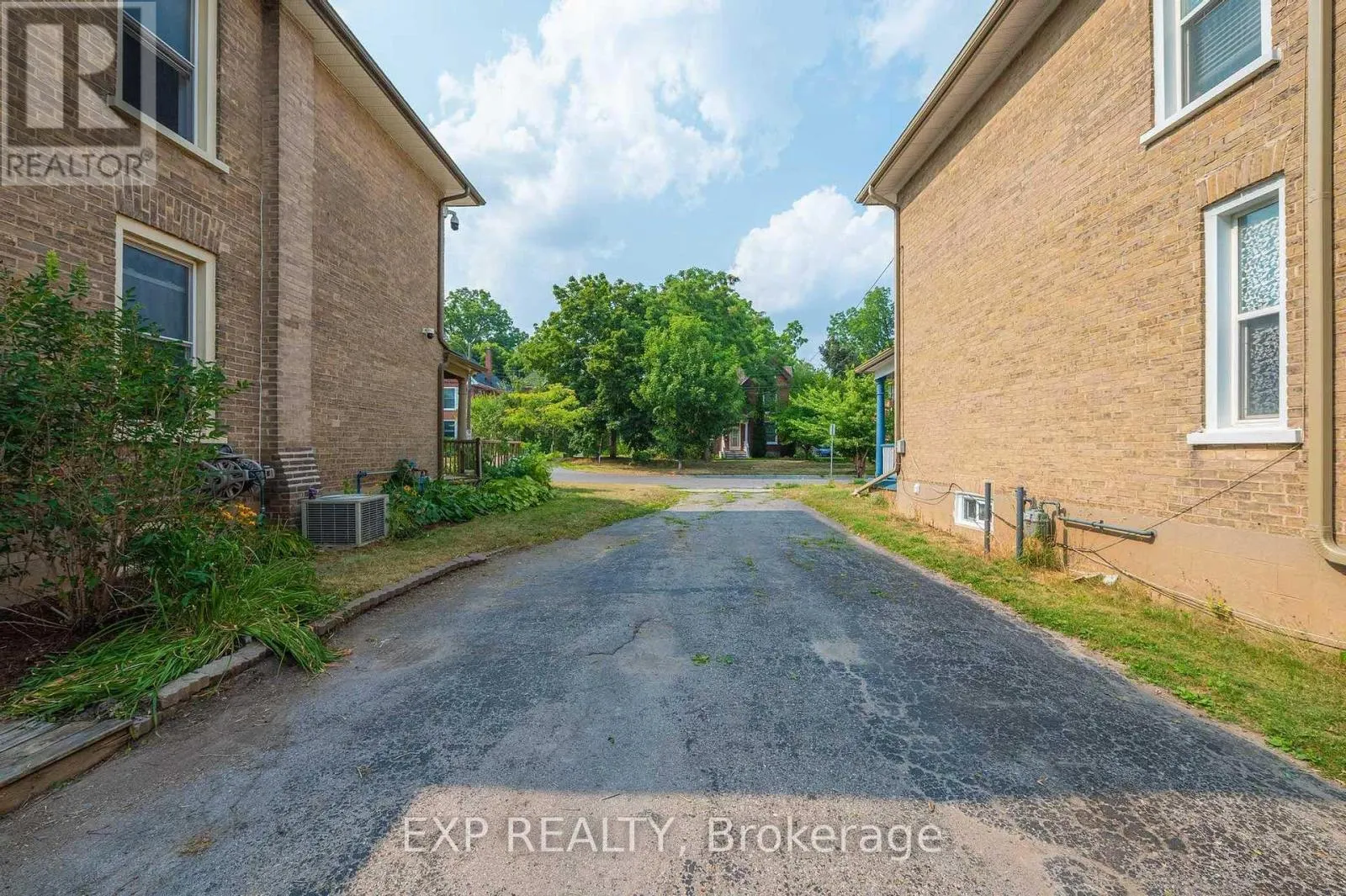 577 BOLIVAR STREET