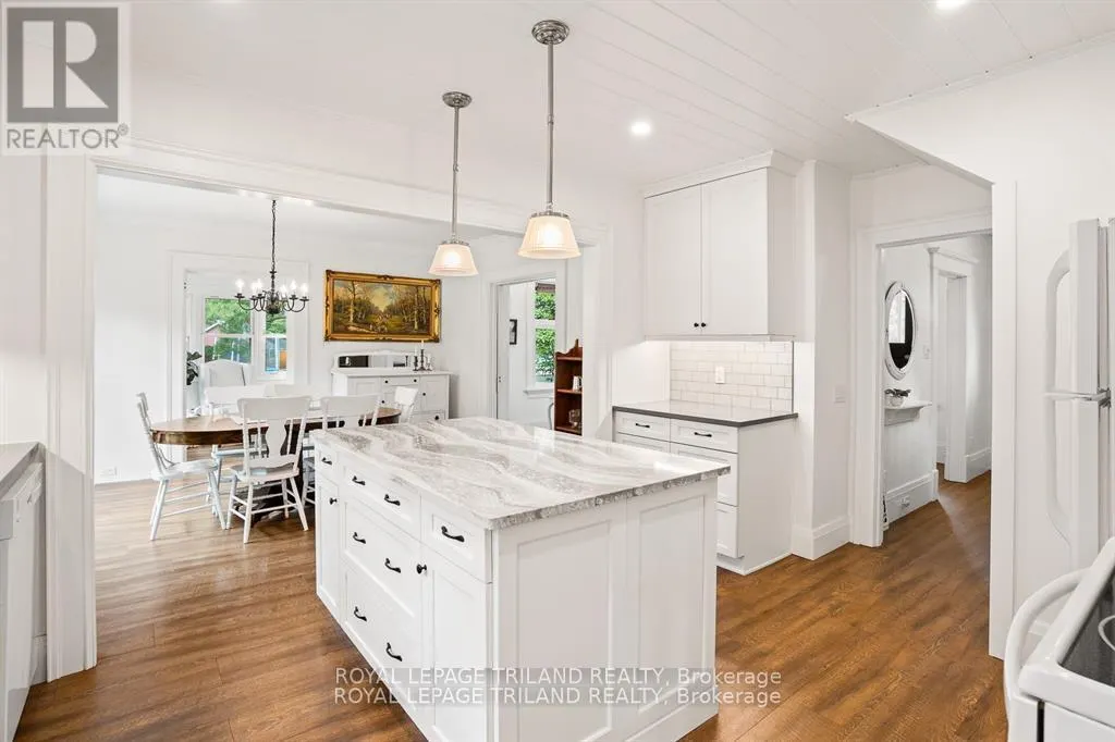303022 GREY ROAD 15