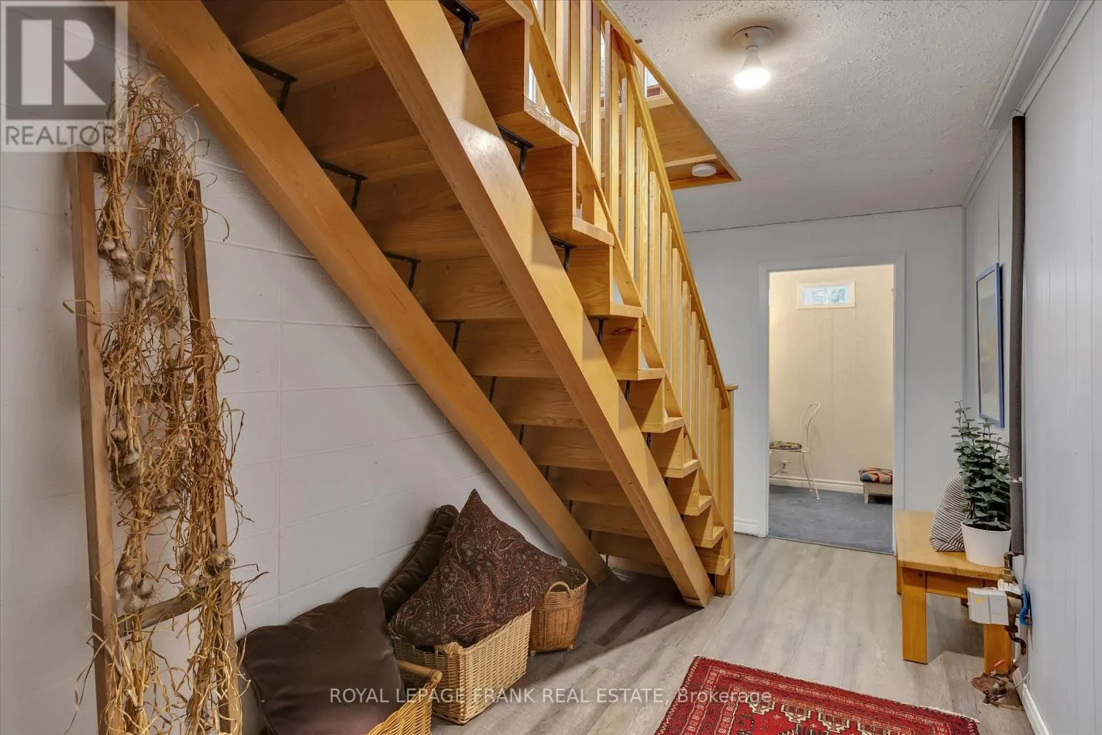 1289 ALGONQUIN BOULEVARD