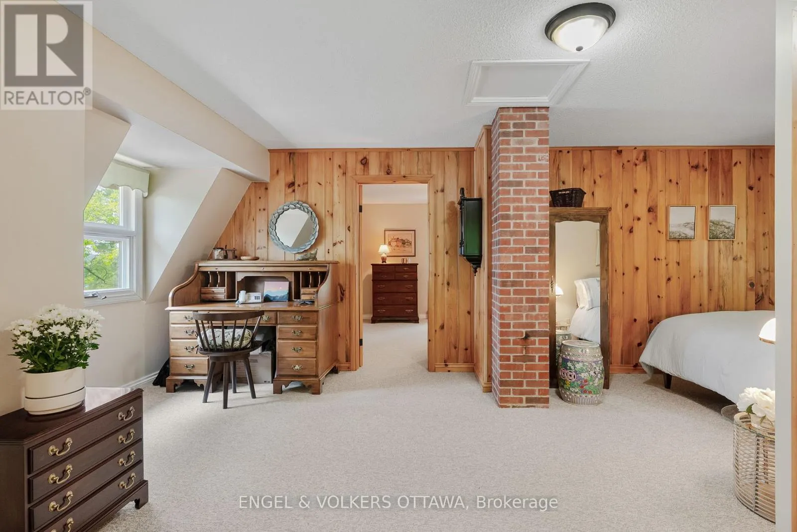 216 CONNIES LANE