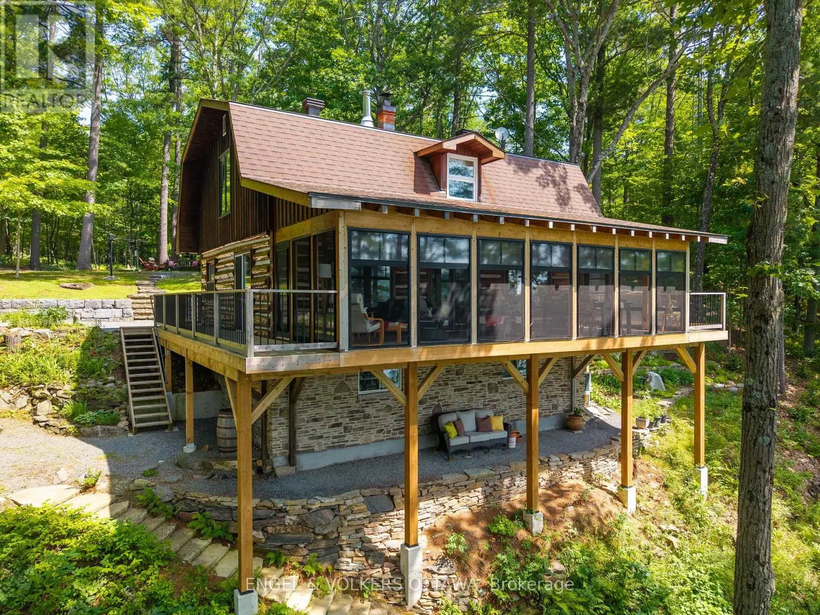 216 CONNIES LANE