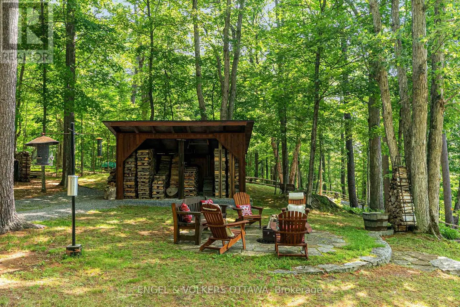 216 CONNIES LANE