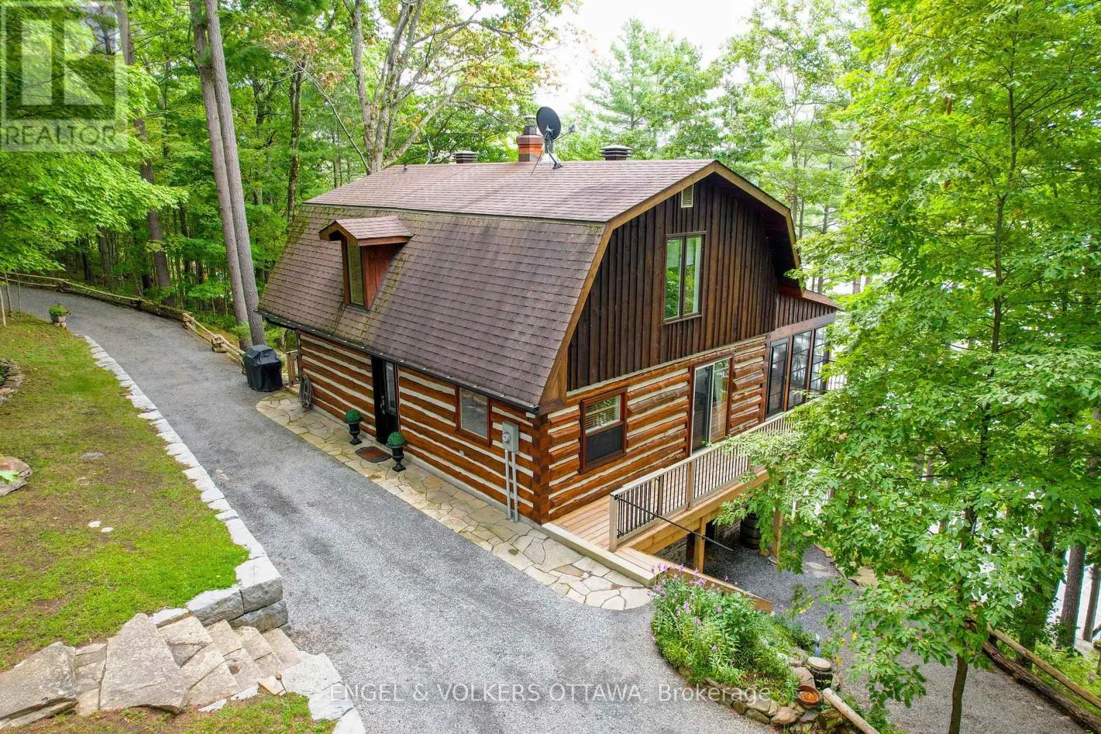 216 CONNIES LANE