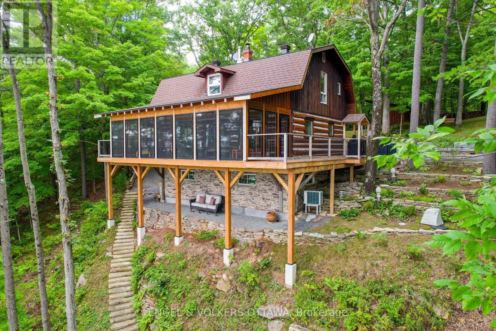 216 CONNIES LANE