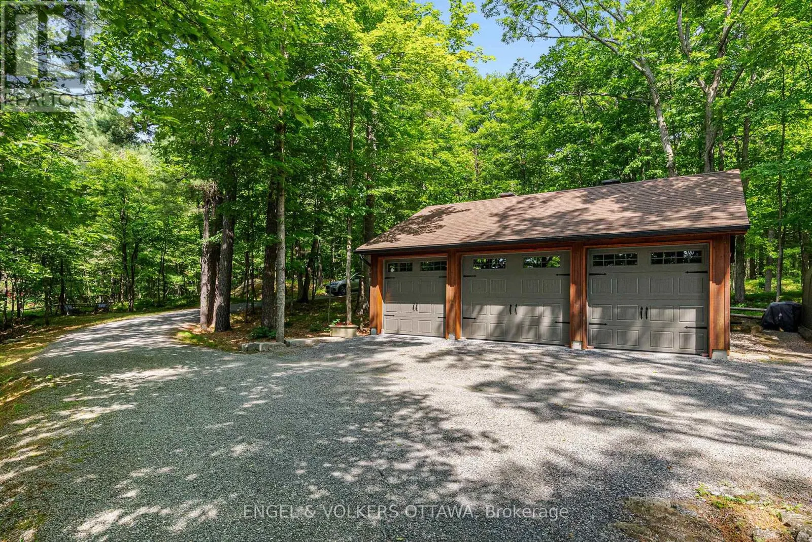 216 CONNIES LANE