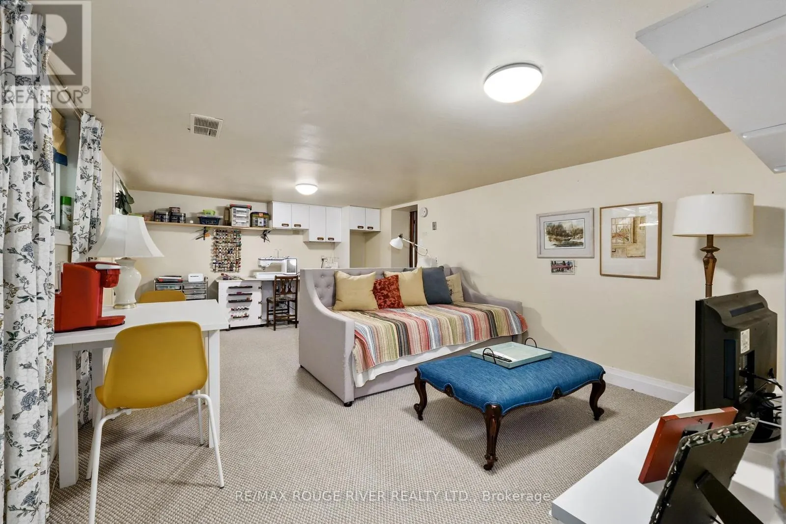 63 UNIVERSITY AVENUE E
