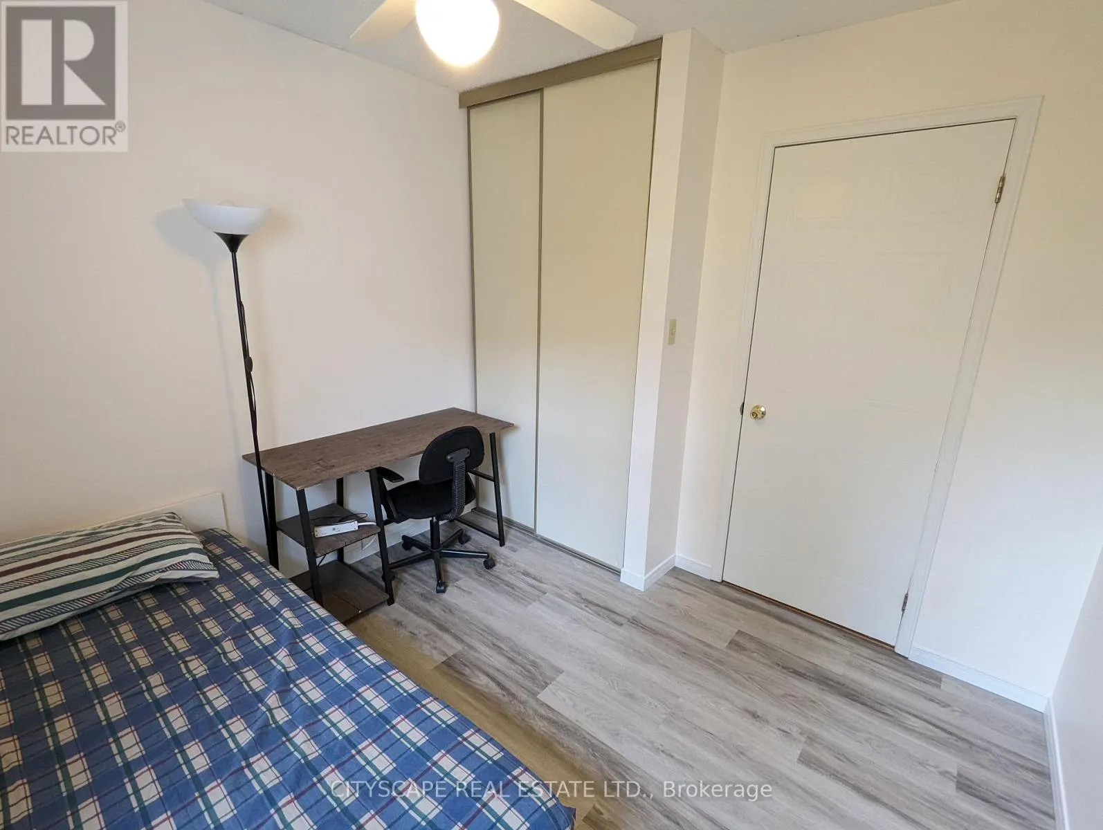 17 - 250 KEATS WAY