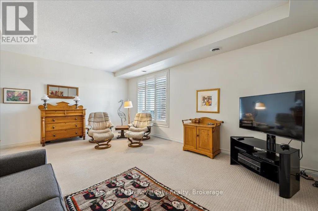 212 - 71 BAYBERRY DRIVE, #212