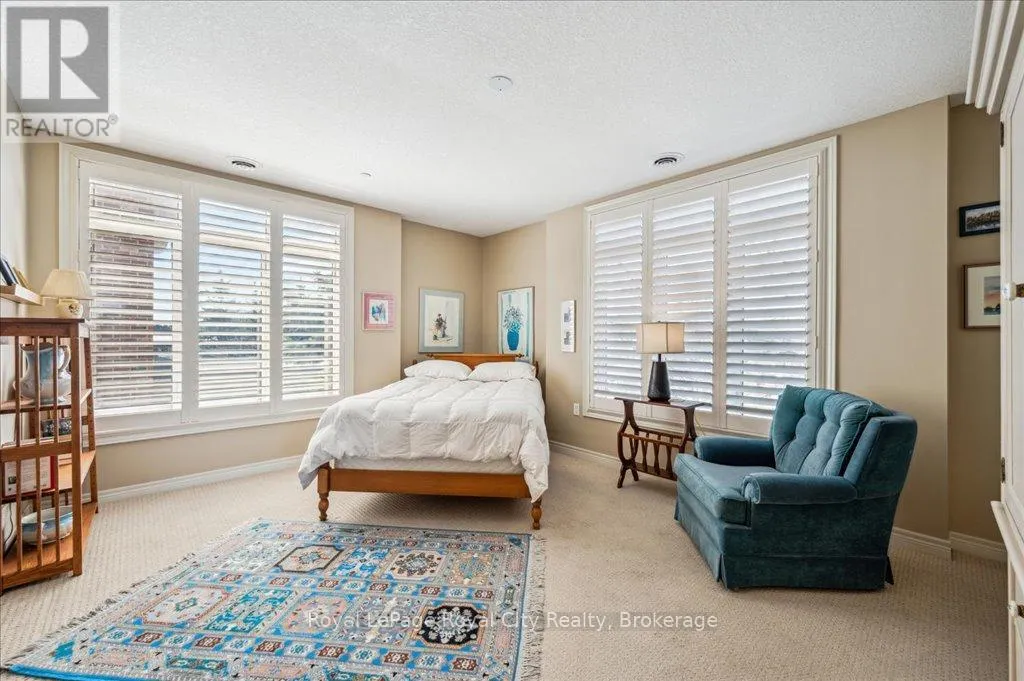 212 - 71 BAYBERRY DRIVE, #212