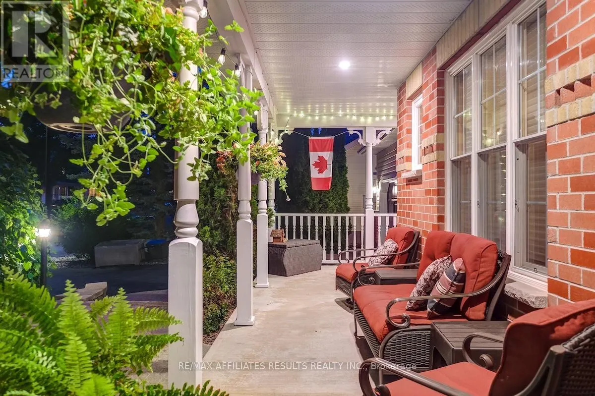 35 CRANTHAM CRESCENT