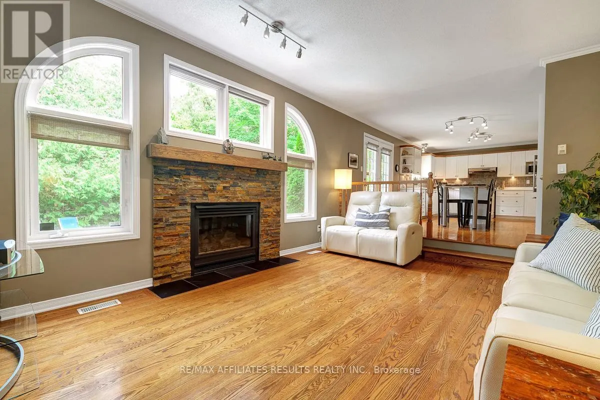 35 CRANTHAM CRESCENT