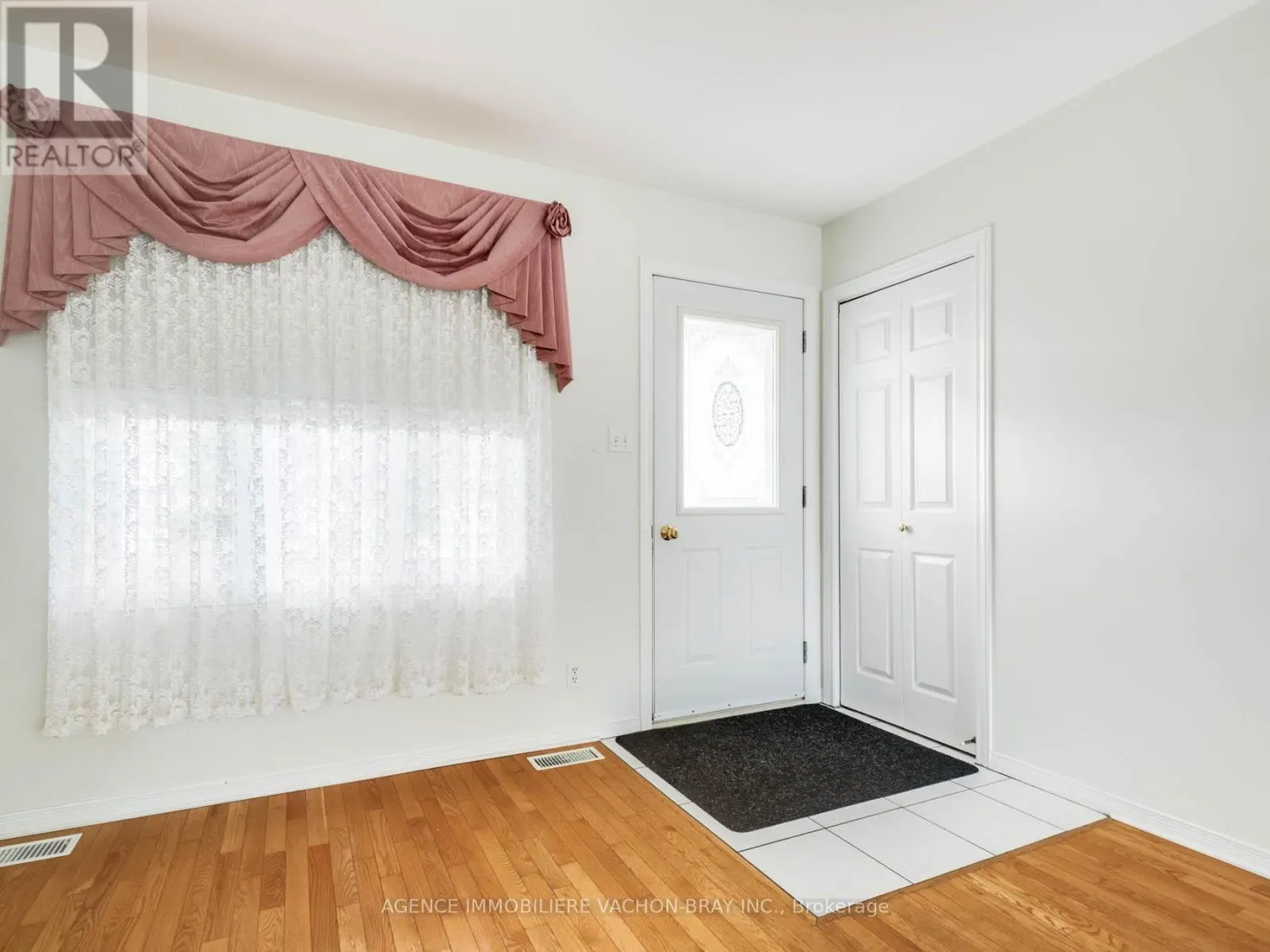 53 SANDFIELD AVENUE N