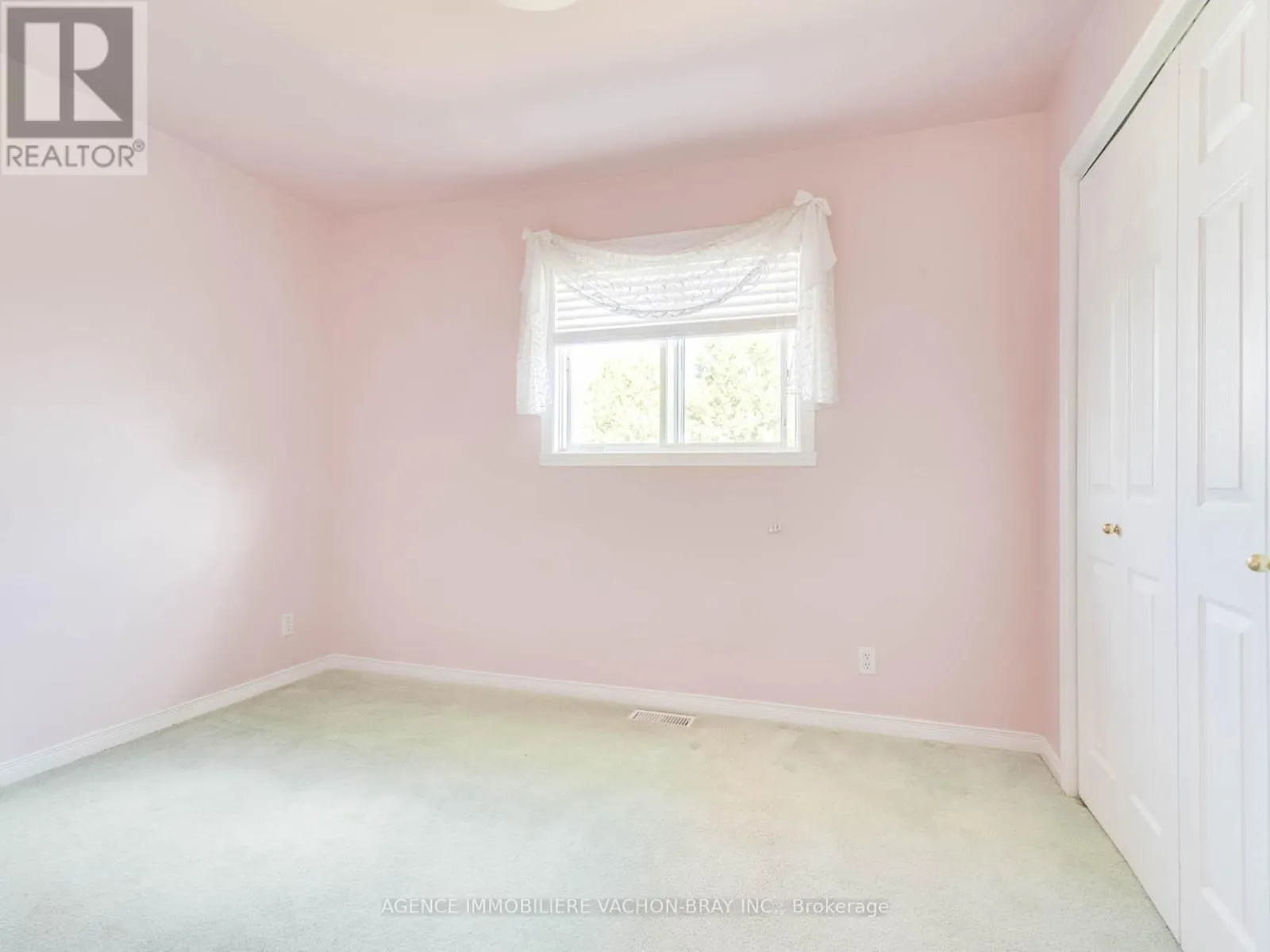 53 SANDFIELD AVENUE N