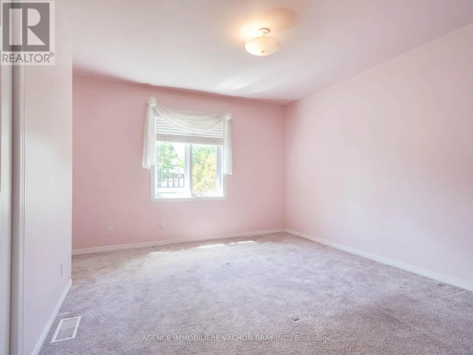 53 SANDFIELD AVENUE N