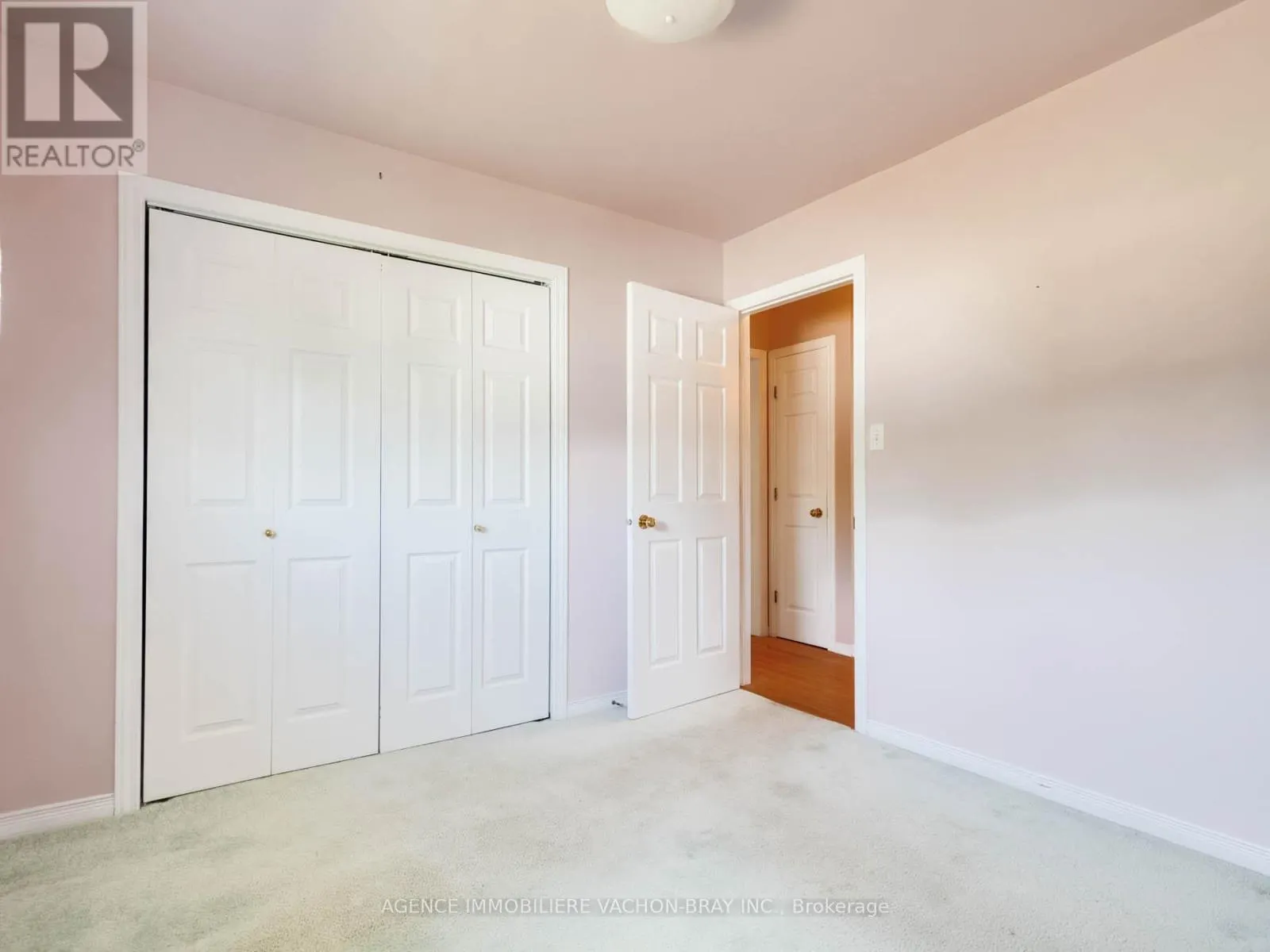 53 SANDFIELD AVENUE N
