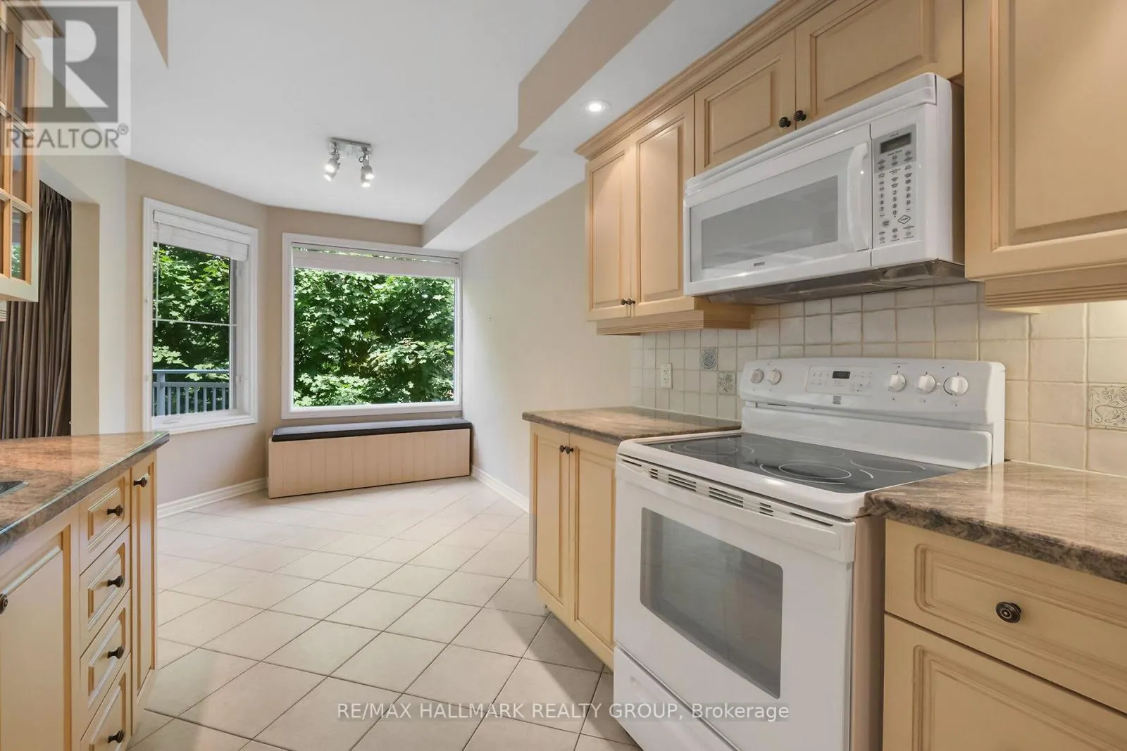 1A - 131 ROBSON COURT