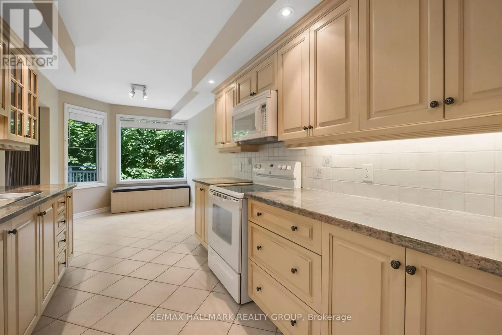 1A - 131 ROBSON COURT