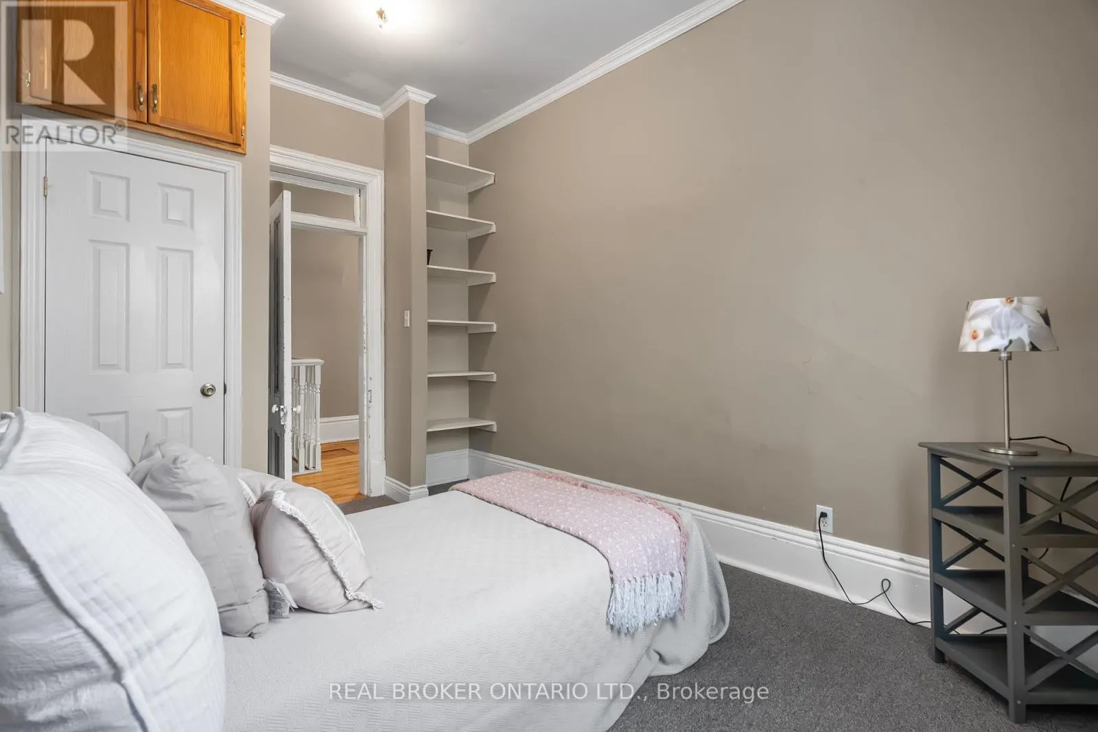 42 DANIEL STREET N