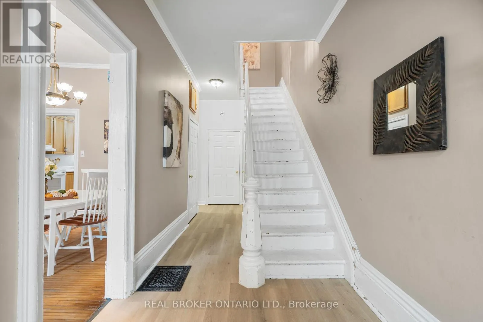 42 DANIEL STREET N