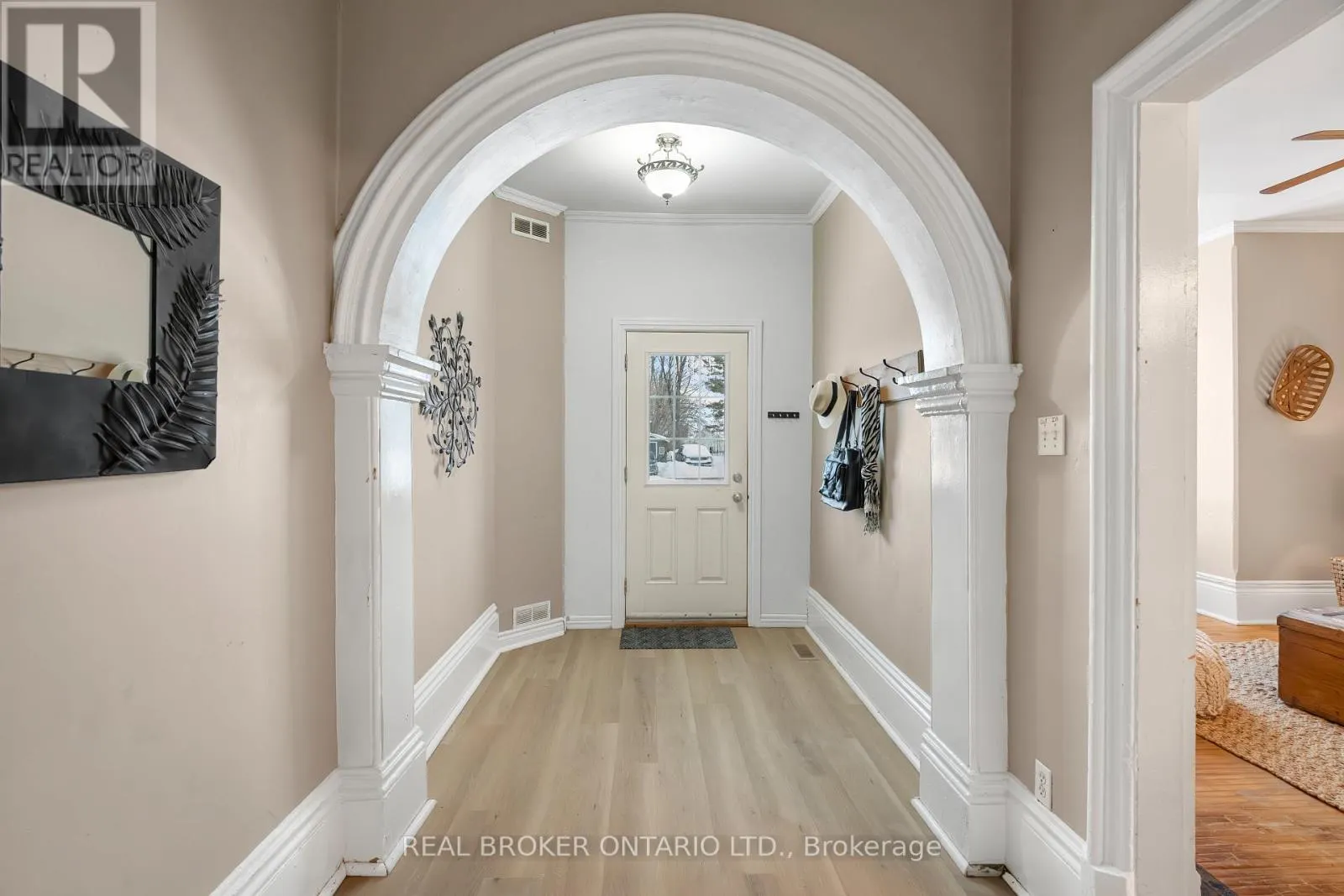 42 DANIEL STREET N