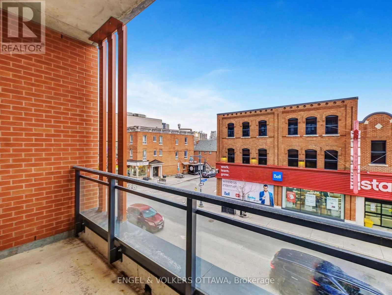 212 - 10 JAMES STREET