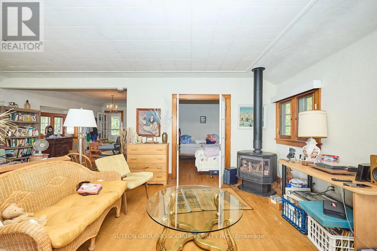 10427 LAKESHORE ROAD
