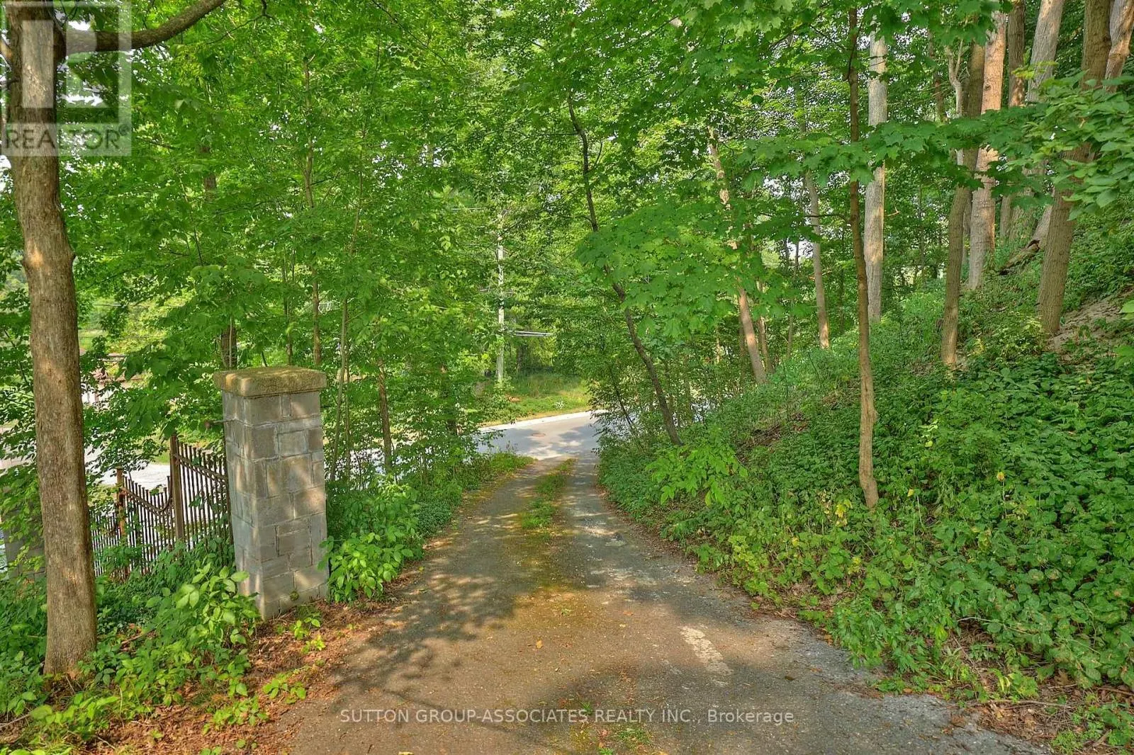 10427 LAKESHORE ROAD