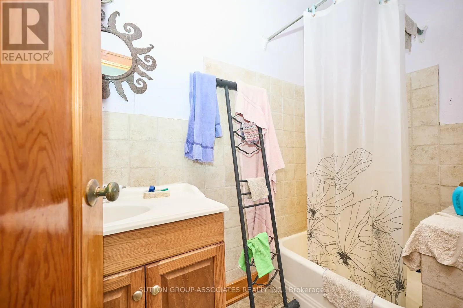 10427 LAKESHORE ROAD