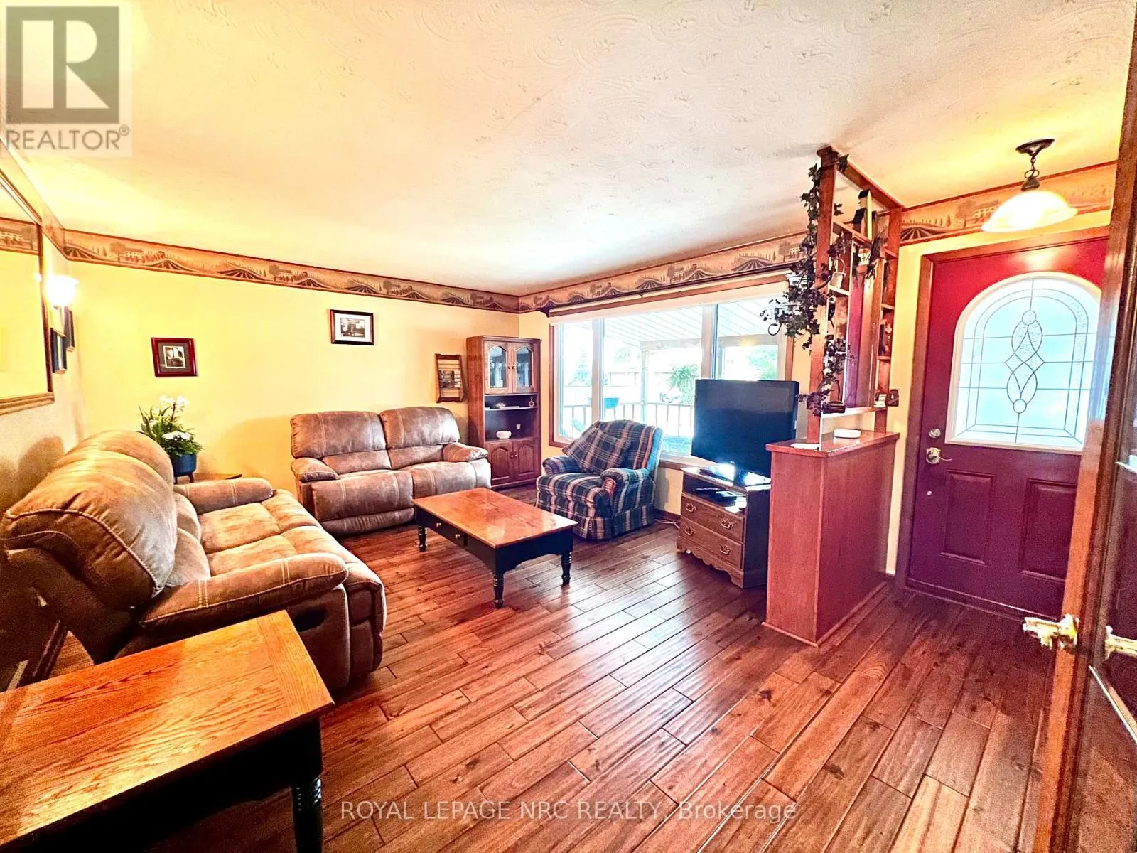 2 PIONEER VILLAGE CRESCENT