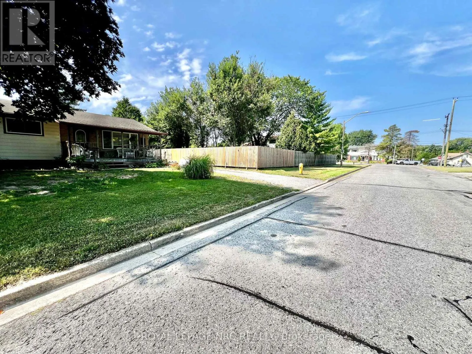 2 PIONEER VILLAGE CRESCENT