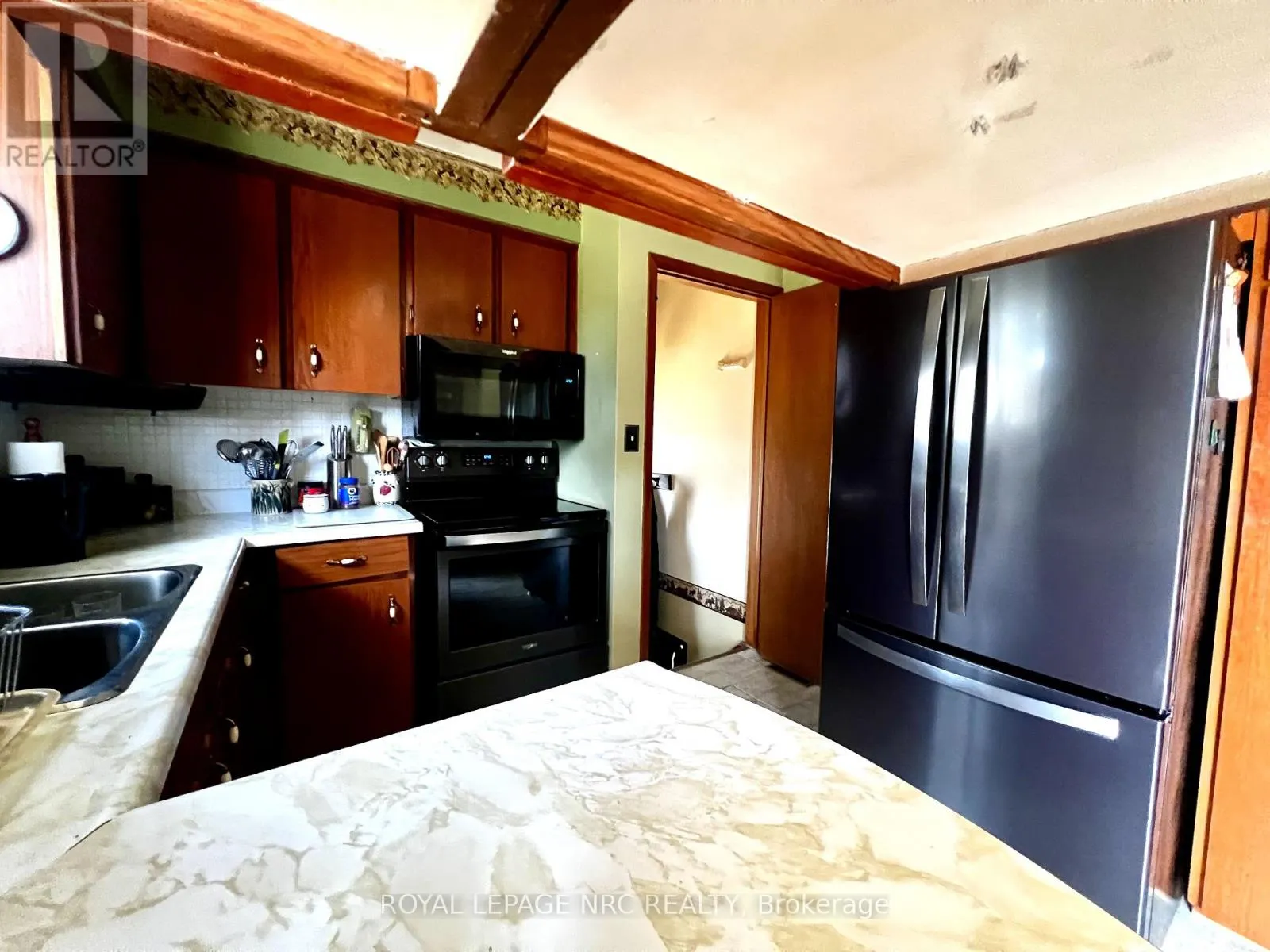 2 PIONEER VILLAGE CRESCENT