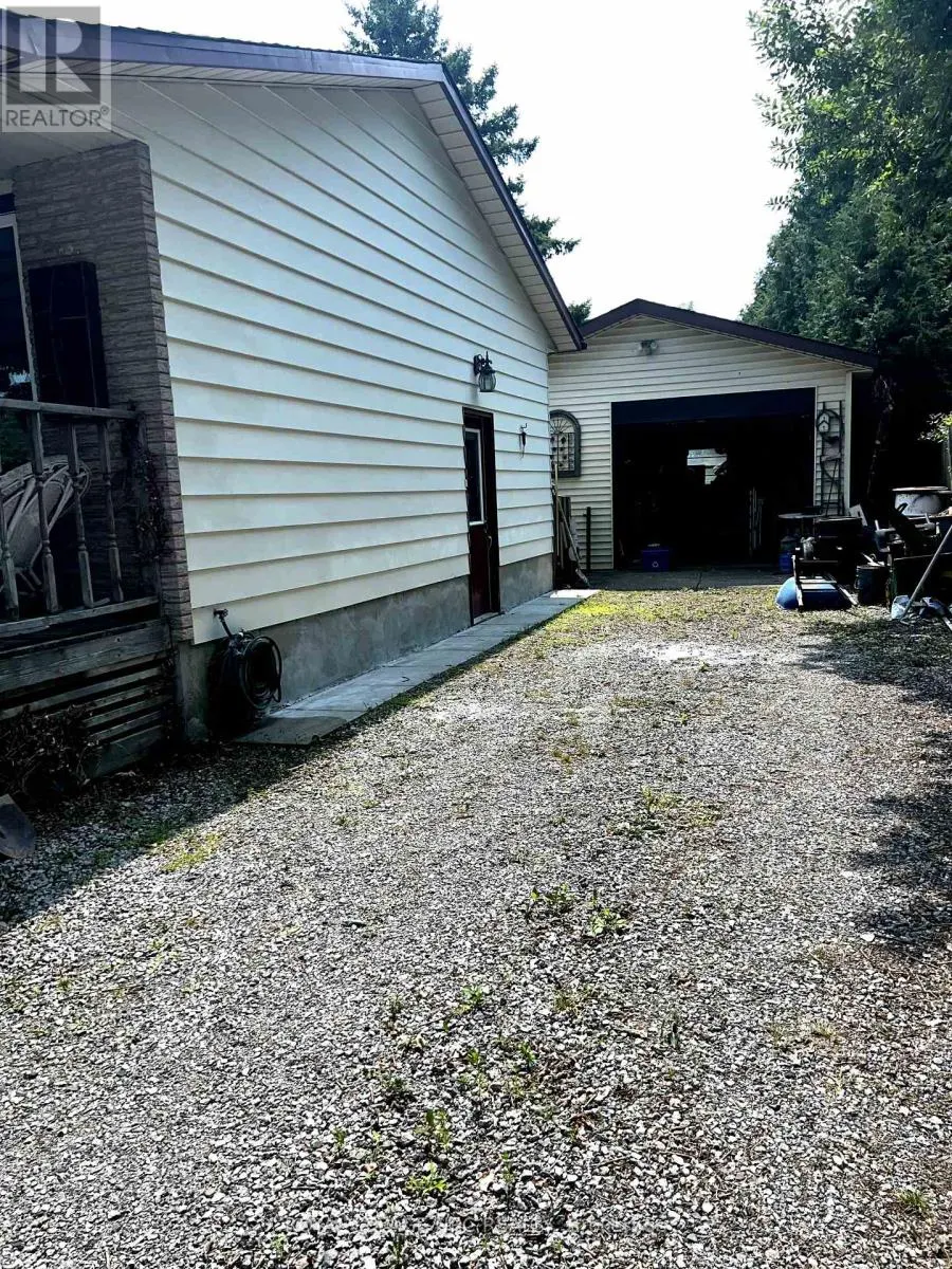 2 PIONEER VILLAGE CRESCENT