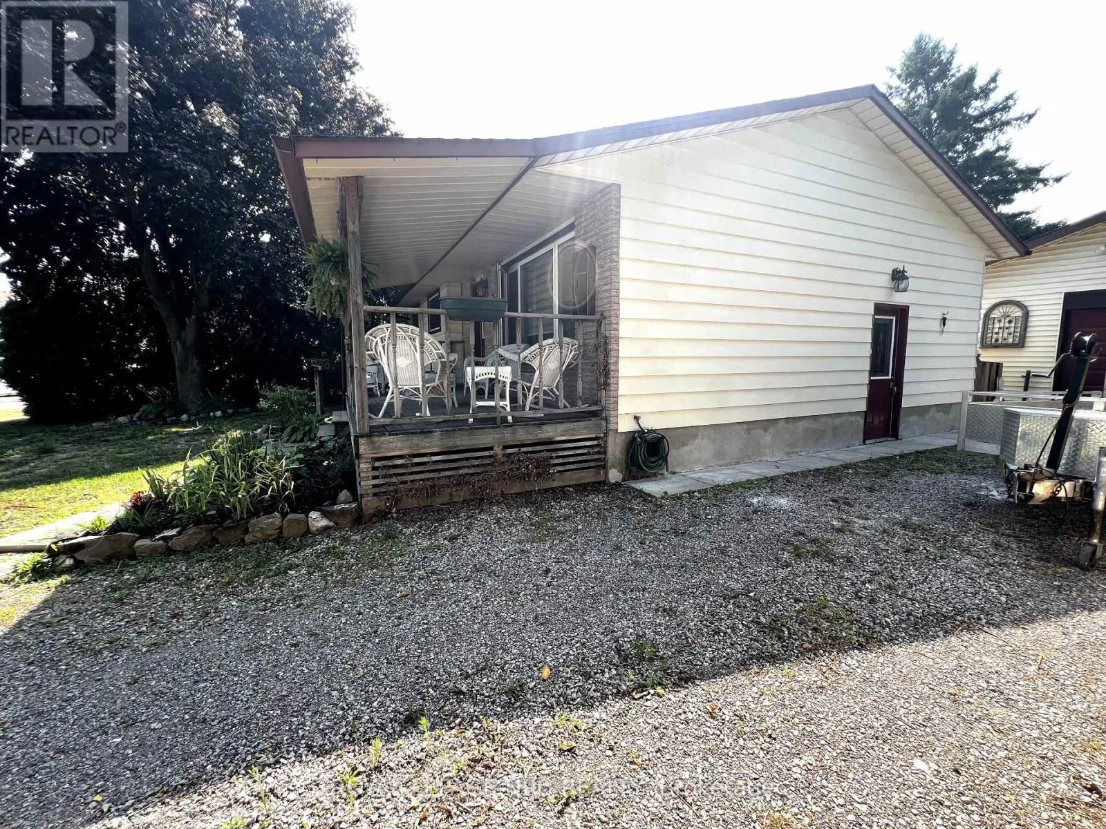 2 PIONEER VILLAGE CRESCENT