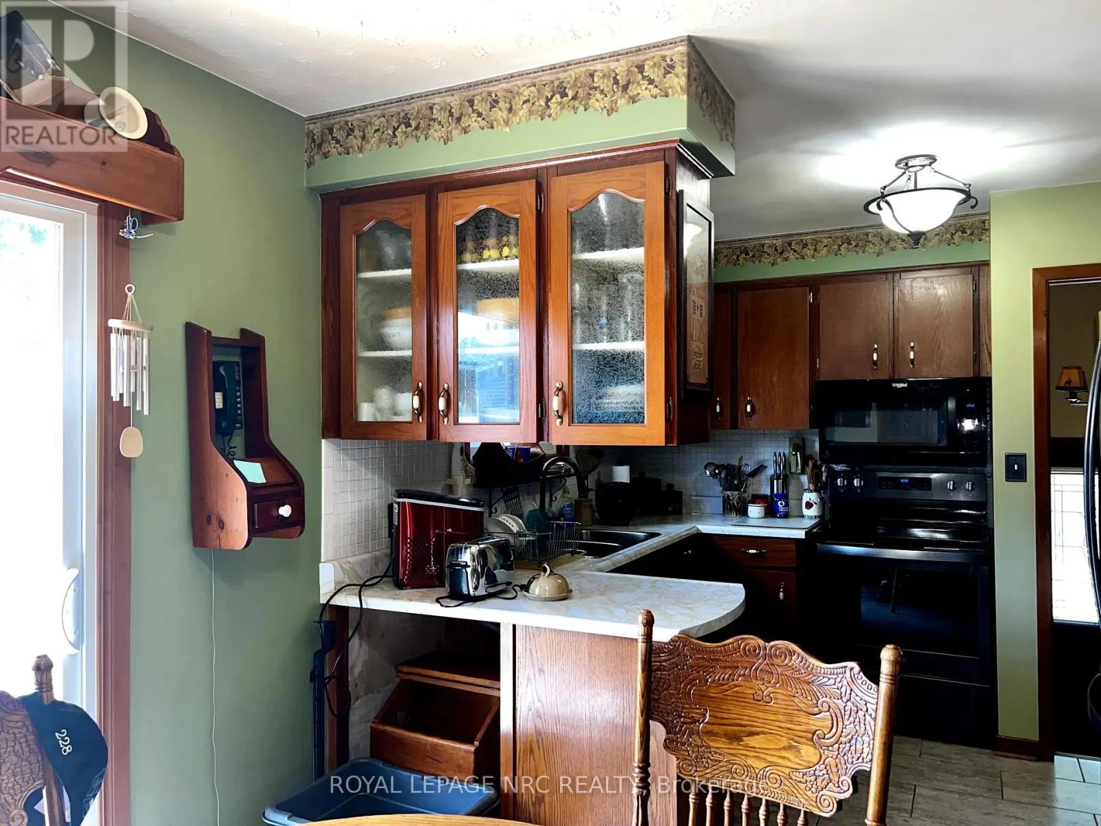 2 PIONEER VILLAGE CRESCENT