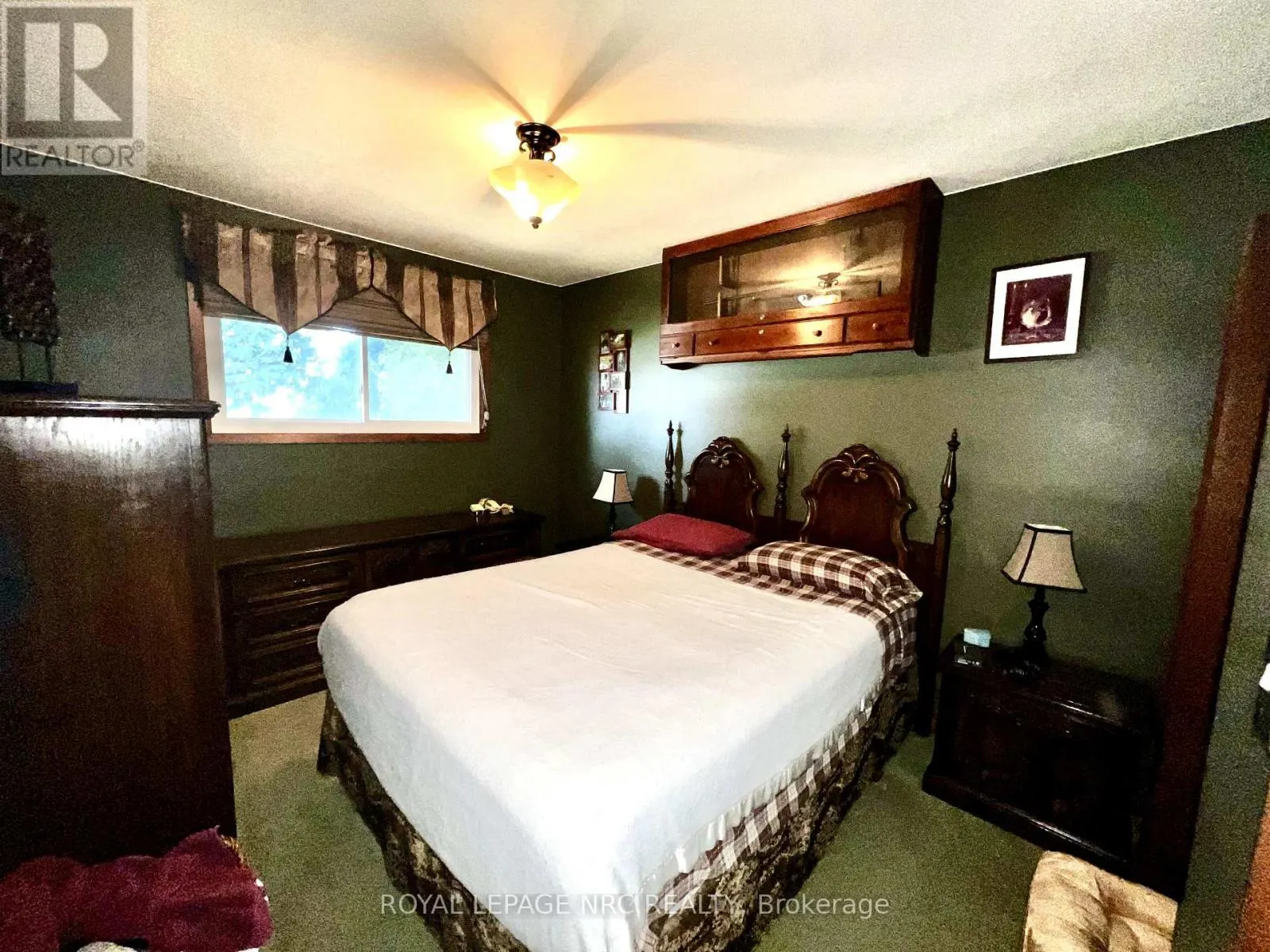 2 PIONEER VILLAGE CRESCENT