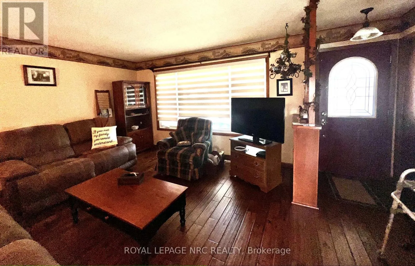 2 PIONEER VILLAGE CRESCENT