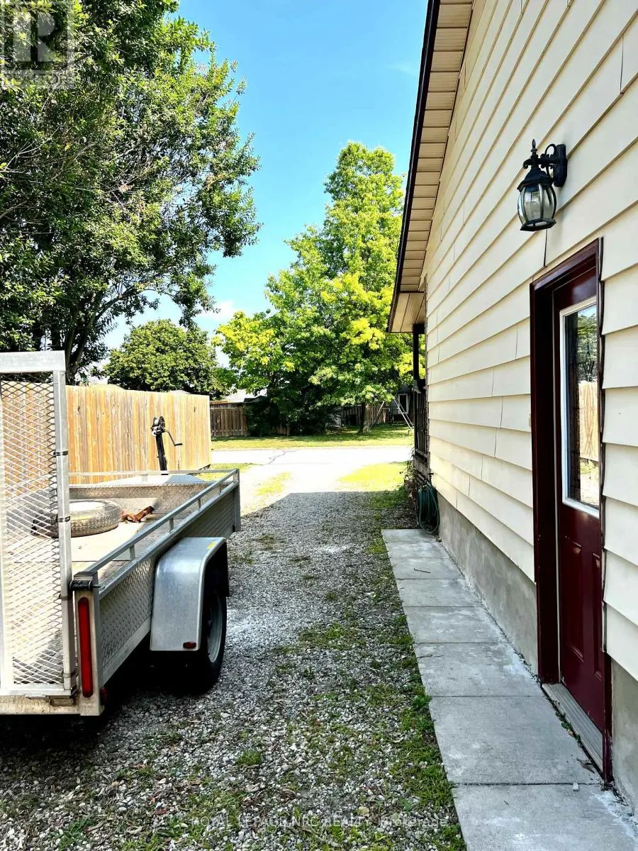 2 PIONEER VILLAGE CRESCENT