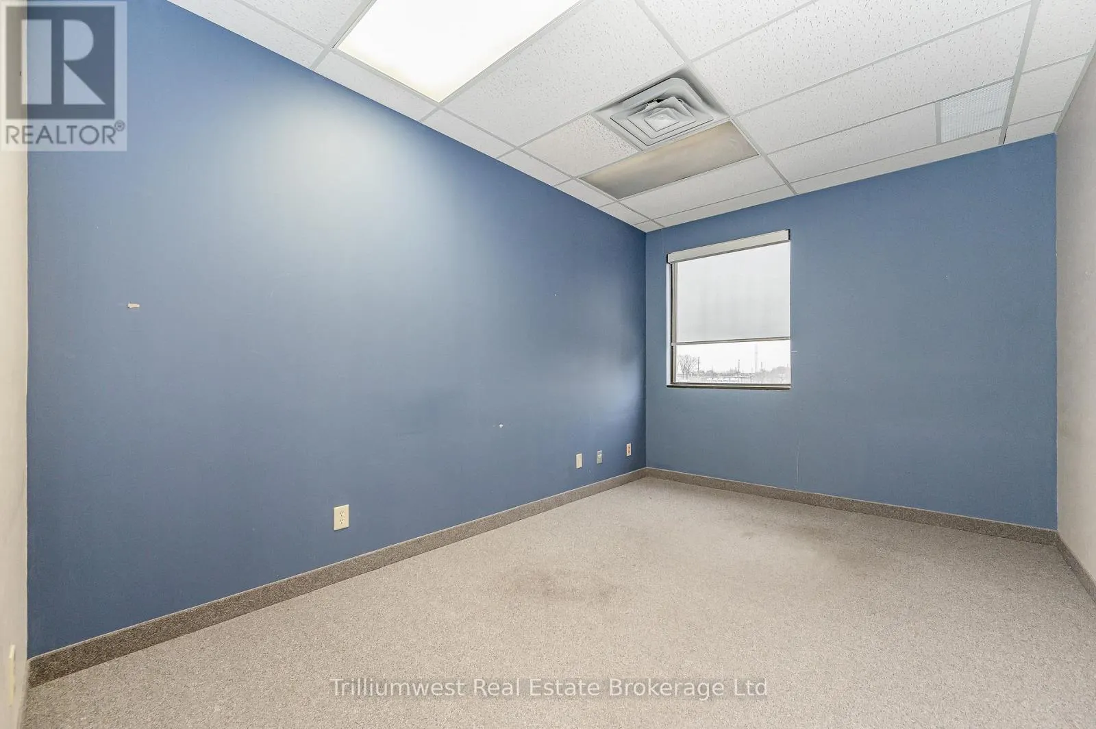 201 - 450 SPEEDVALE AVE W AVENUE, #201