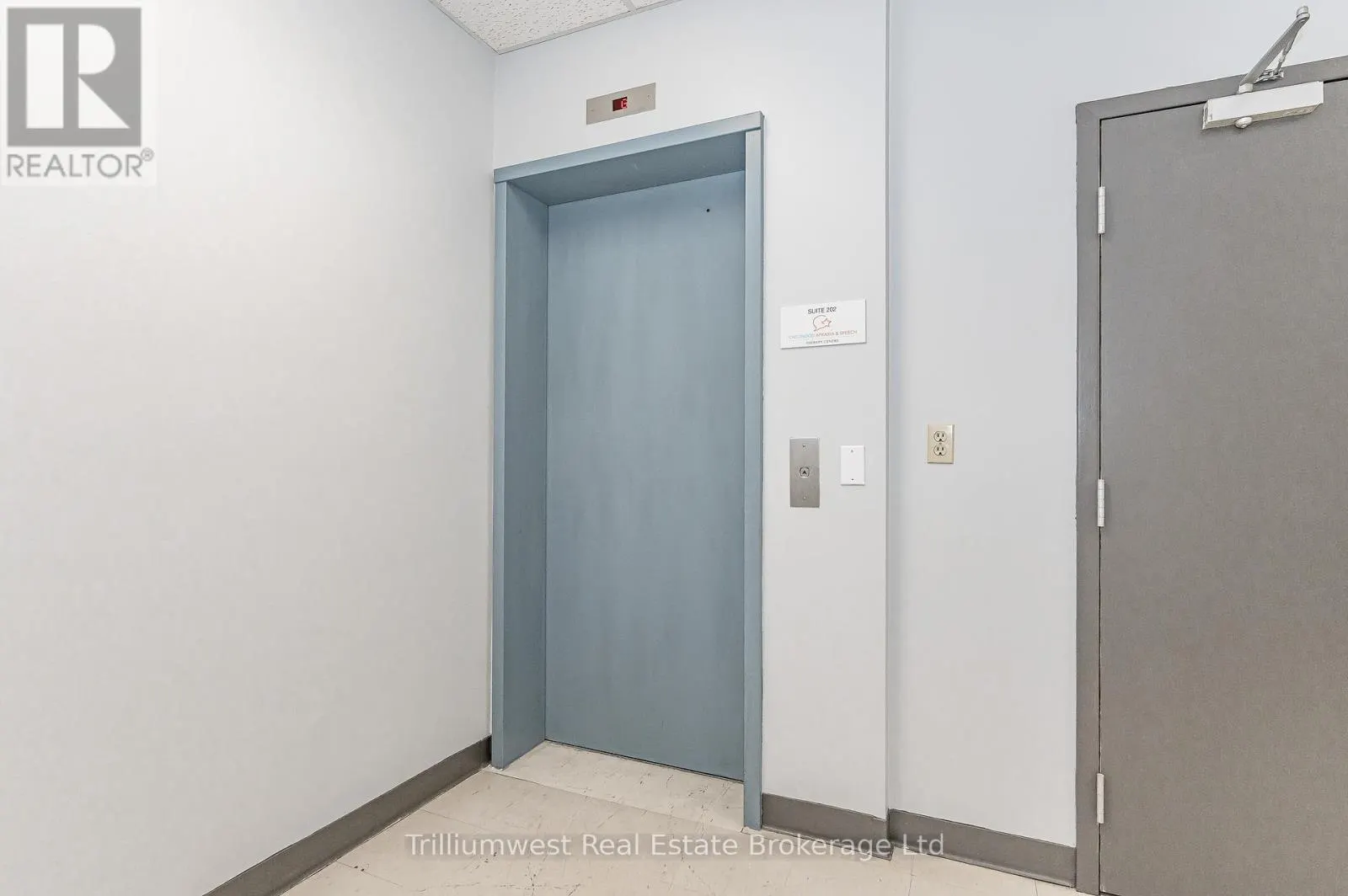 201 - 450 SPEEDVALE AVE W AVENUE, #201