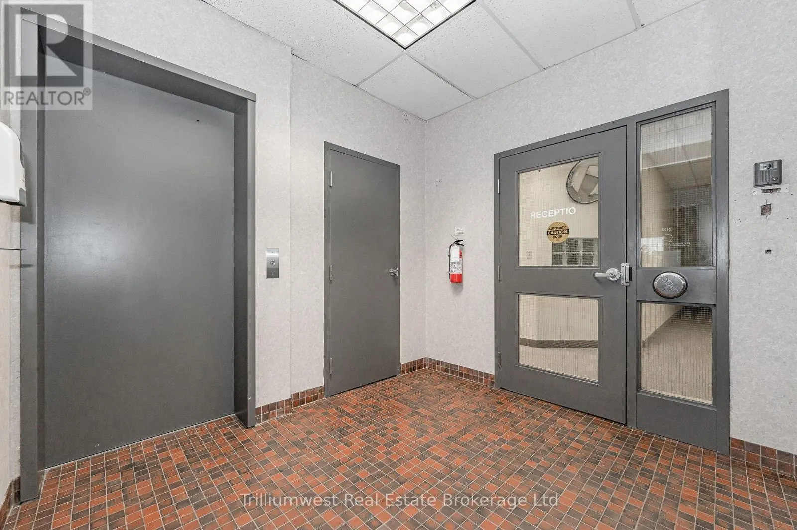 201 - 450 SPEEDVALE AVE W AVENUE, #201