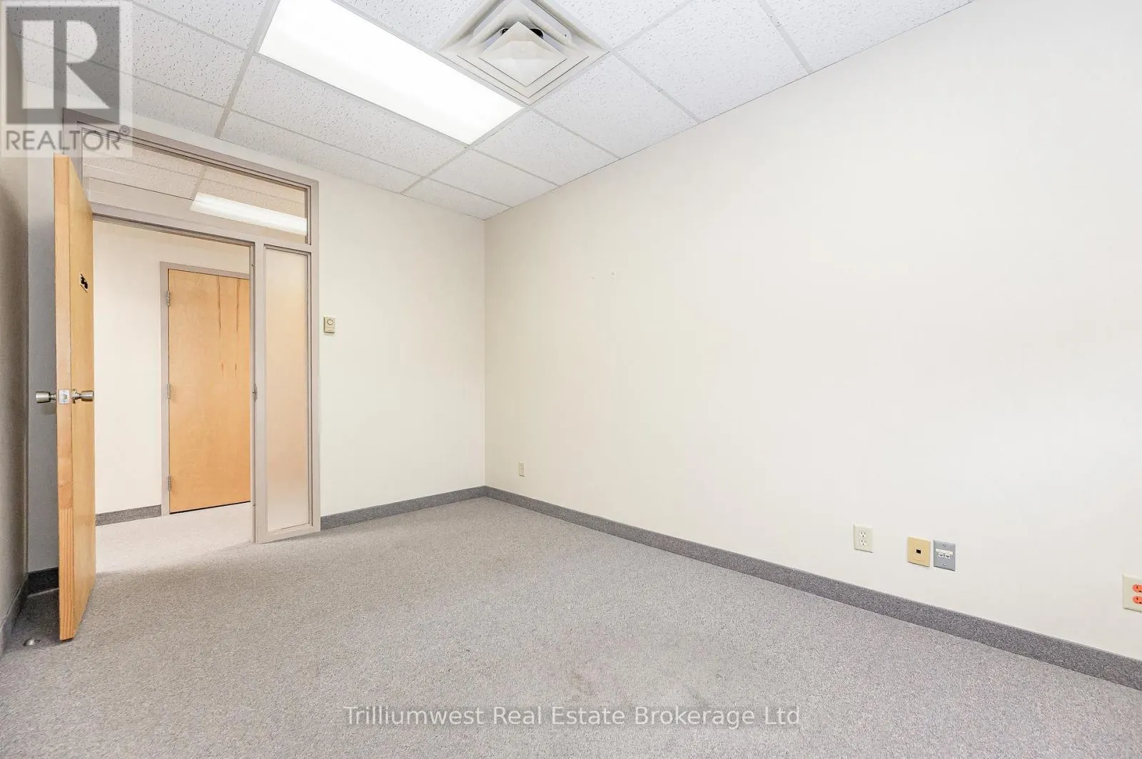 201 - 450 SPEEDVALE AVE W AVENUE, #201