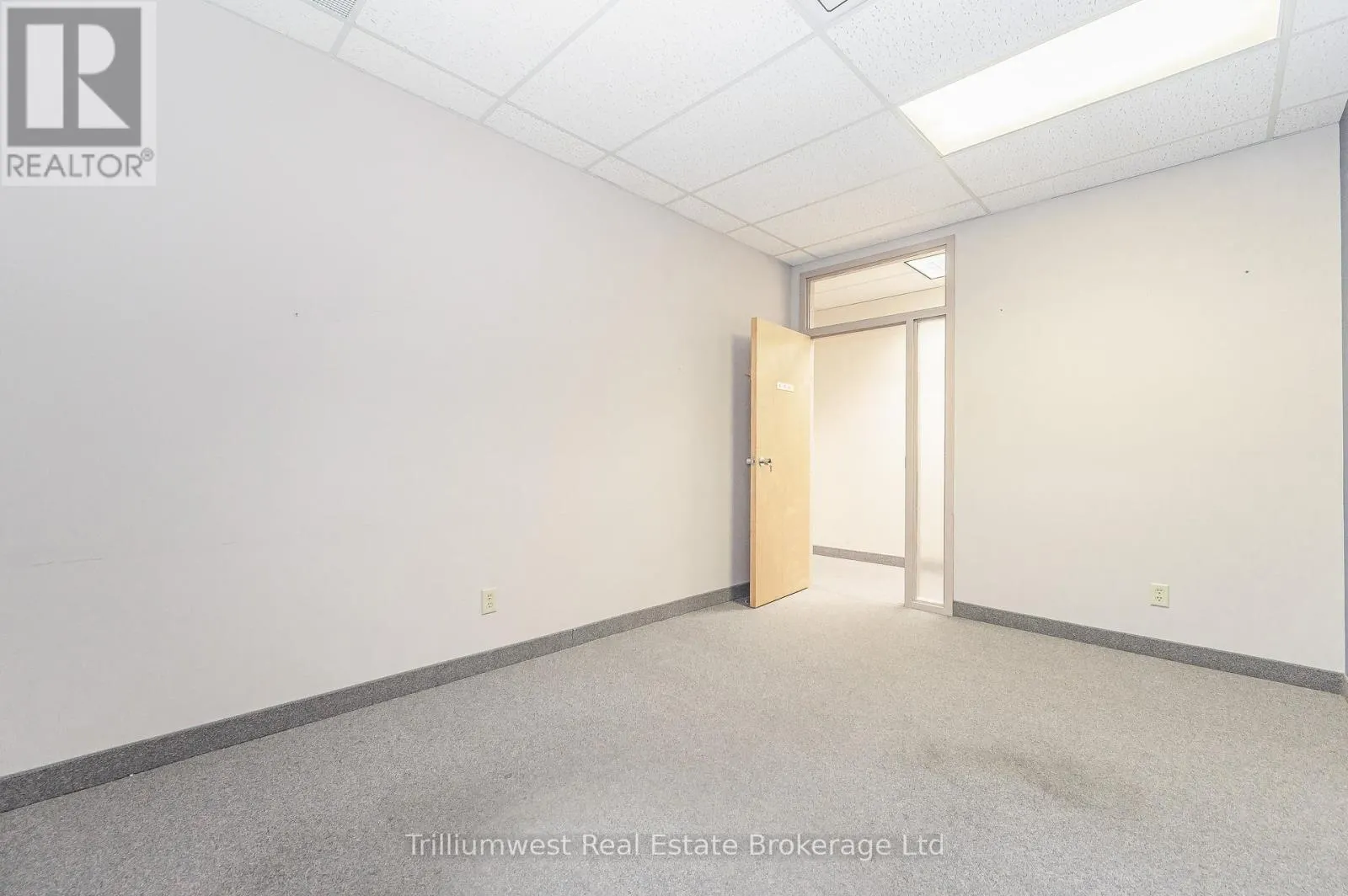 201 - 450 SPEEDVALE AVE W AVENUE, #201