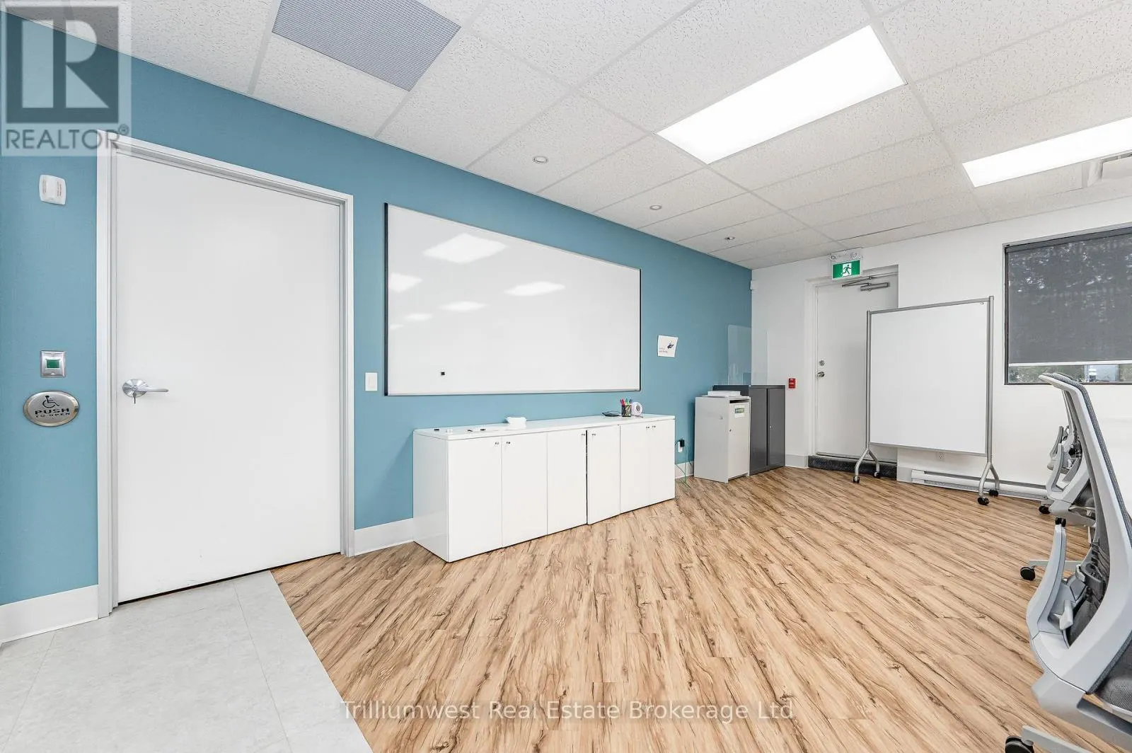 103 - 450 SPEEDVALE AVE W AVENUE, #103