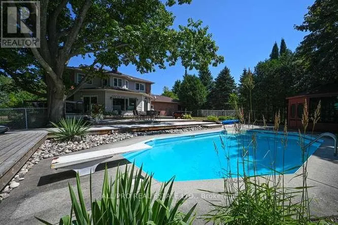 1144 RIDEAU BEND CRESCENT